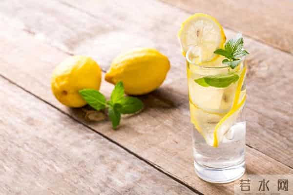 健康达人都爱的柠檬水，究竟有啥神奇作用