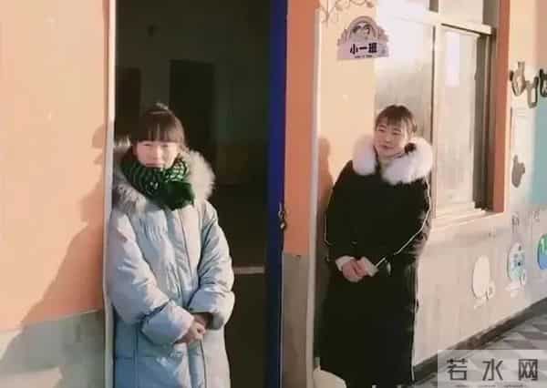 零下8度幼儿园只来了1个学生,老师组团包围!网友:感动又不敢动