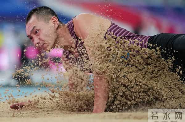 全运会丨舒衡夺得田径男子跳远冠军