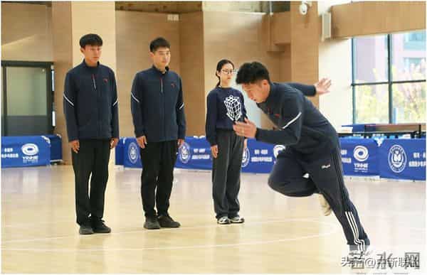 “吹响口哨”到“玩转课堂”-石家庄卓越中学体育教师修炼进行时