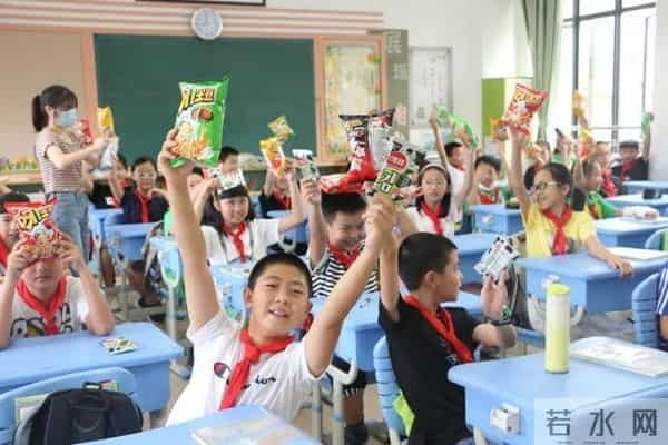 小学生0分作文走红！老师评语更出彩，网友：都是高人