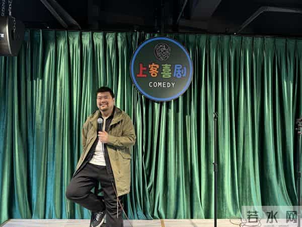 “一只手也能打”的雪冰:脱口秀给了我一双翅膀