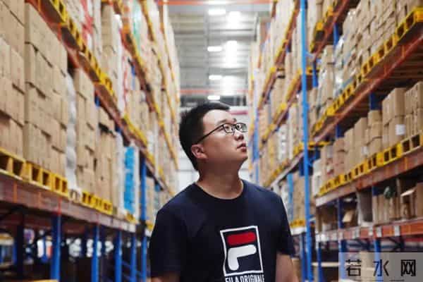 风暴中的瑞幸员工：在焦点外生存的普通人