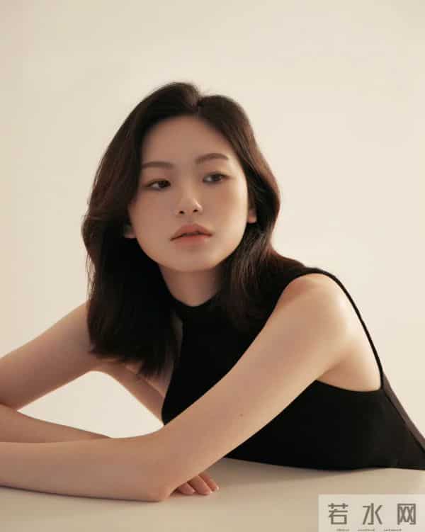 88年我偷偷看录像带,被嫂子发现,她没骂我,反而坐下一起看