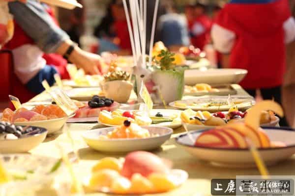 爱弥儿幼儿园上源府分园举行亲子DIY创意水果拼盘活动