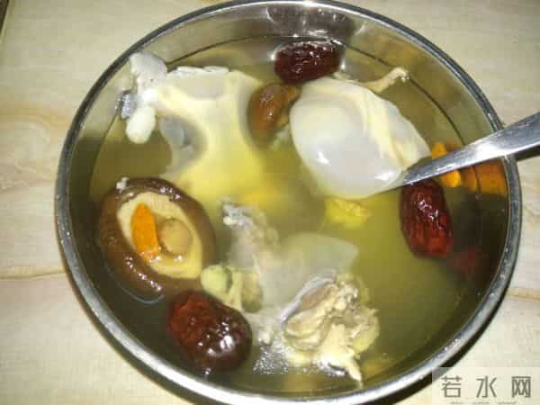 你做的清炖甲鱼汤,和饭店大厨相比,只差这一步