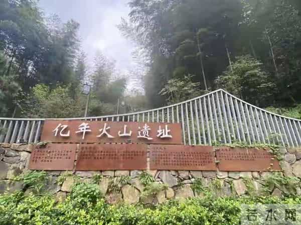 谁能想到，家门口的石头，竟是地球写给时间的情书。