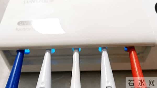 冲厕时一定要“盖上马桶盖”！小心在这3个地方“养细菌”