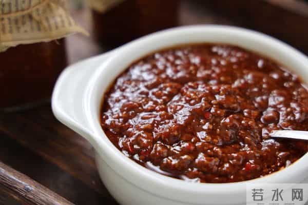 秋冬季节的下饭神器，我家每年必做的牛肉酱，拌饭拌面超香