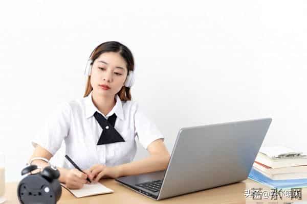 “代码为剑，逆袭人生”：计算机专业普通生的逆袭指南