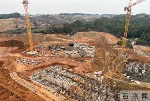 腊月二十九了，款还没下来，项目上只剩我一个人了