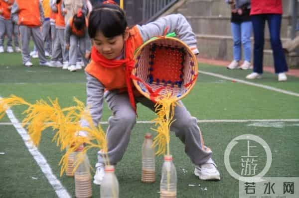 插麦穗、挑担子、抬“小猪”……这场趣味运动会让孩子们玩嗨了
