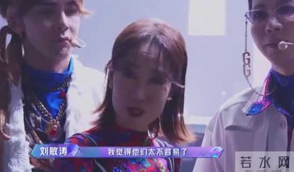 刘敏涛跨界当主持，亲手写串词手卡太用心！网友：字正腔圆赛春晚