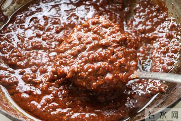 秋冬季节的下饭神器，我家每年必做的牛肉酱，拌饭拌面超香