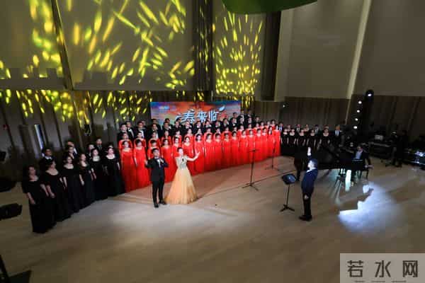 百人大合唱《领航》,唱出新一代“风华正茂,山高水长”
