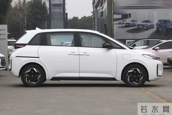 想买大5座侧滑门MPV,可以看看比亚迪D1,家人坐着舒服、车内安静