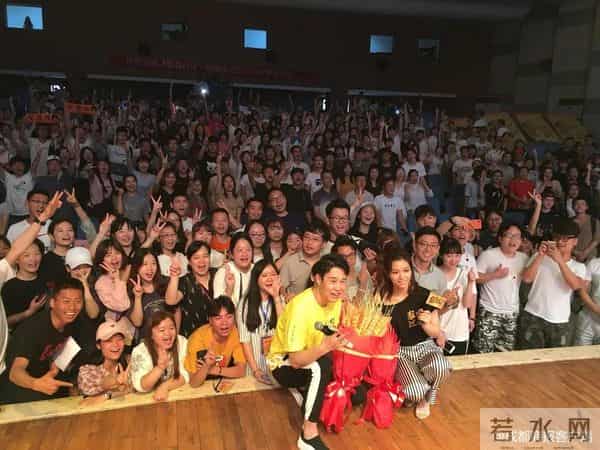 小沈阳携导演处女作《猛虫过江》现身成都 不惧同档期好莱坞大片