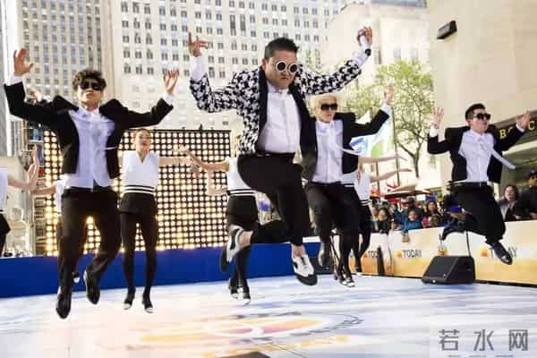 凭《江南style》2月狂赚150亿，曾风靡全球的鸟叔，为何被封杀？