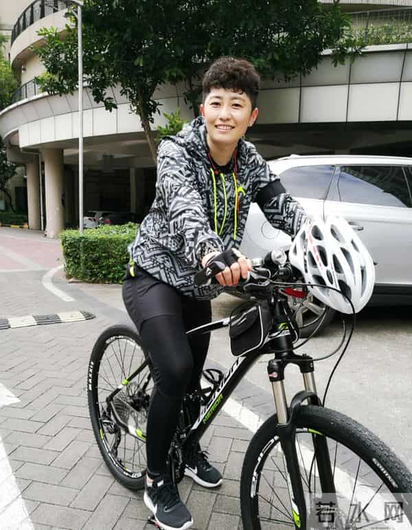 羽毛球奥运冠军于洋：运动生涯悲情，退役卖衣服，婚恋成谜