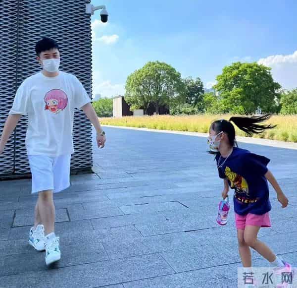张子萱：二婚张子萱饱受争议嫁给陈赫，如今家庭美满