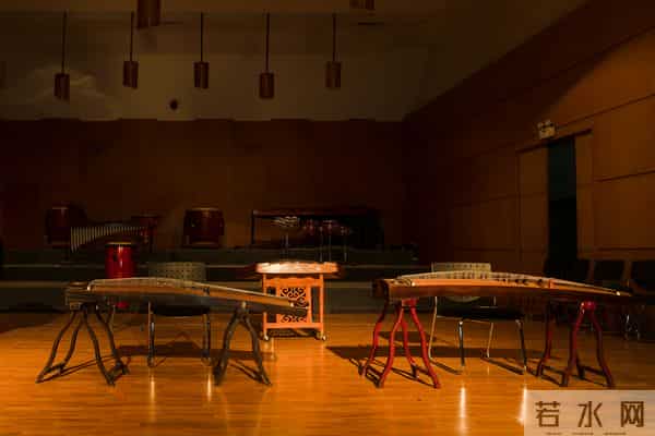 上联：三星白兰地；下联：五月黄梅天 100个无情对，超有趣对联