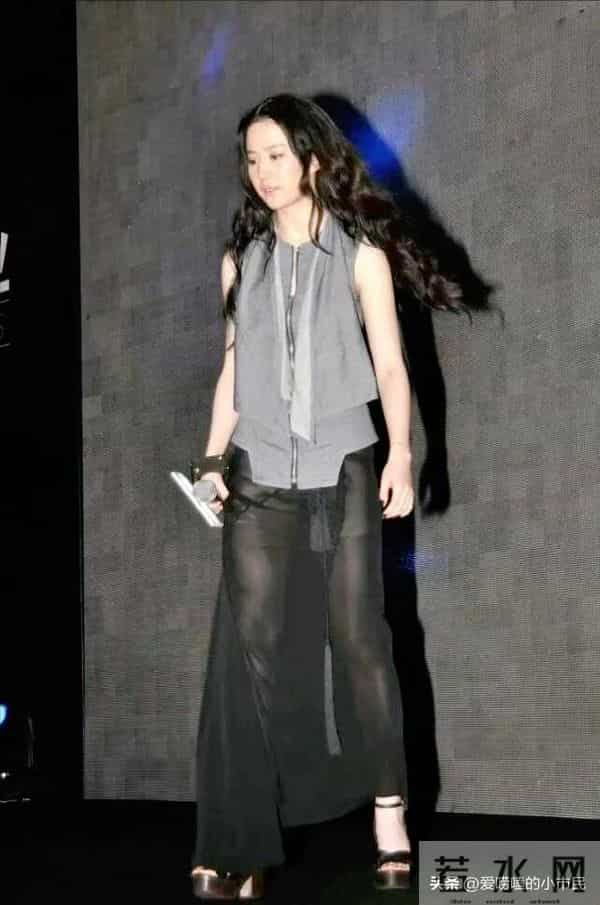 刘亦菲穿透视裙炸场!轻盈薄纱若隐若现,美到窒息谁懂?