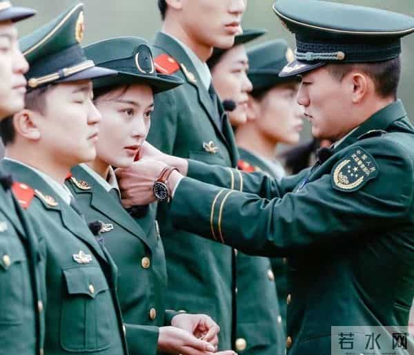 张馨予上位史：从“黑料女王”到荣誉军嫂，她如何“一嫁改命”？