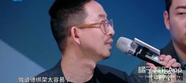 萨顶顶被说矫揉造作，张杰被批评没文化没审美，这位评委够格吗？