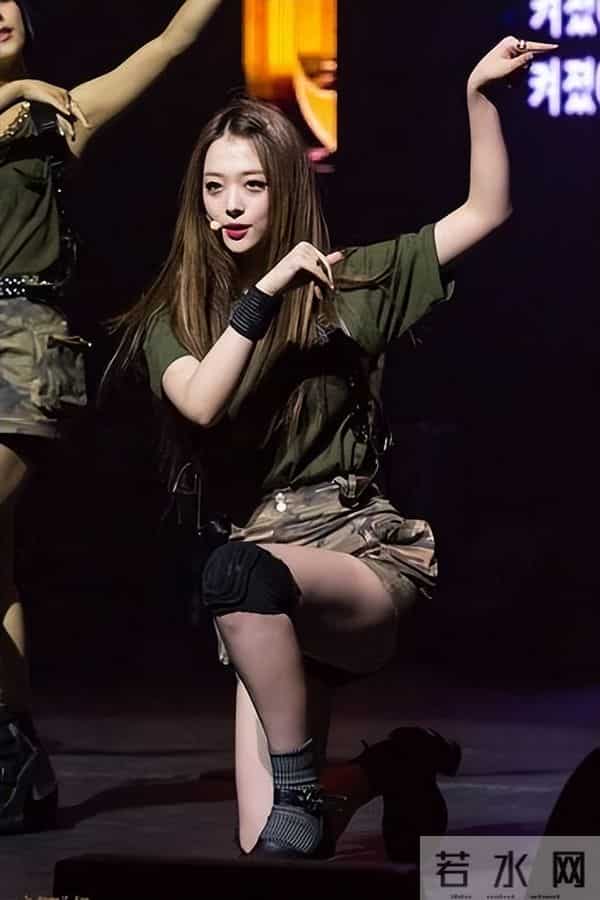 林心如陷入凸点疑云，下面几位女星更夸张，网友直呼扛不住。