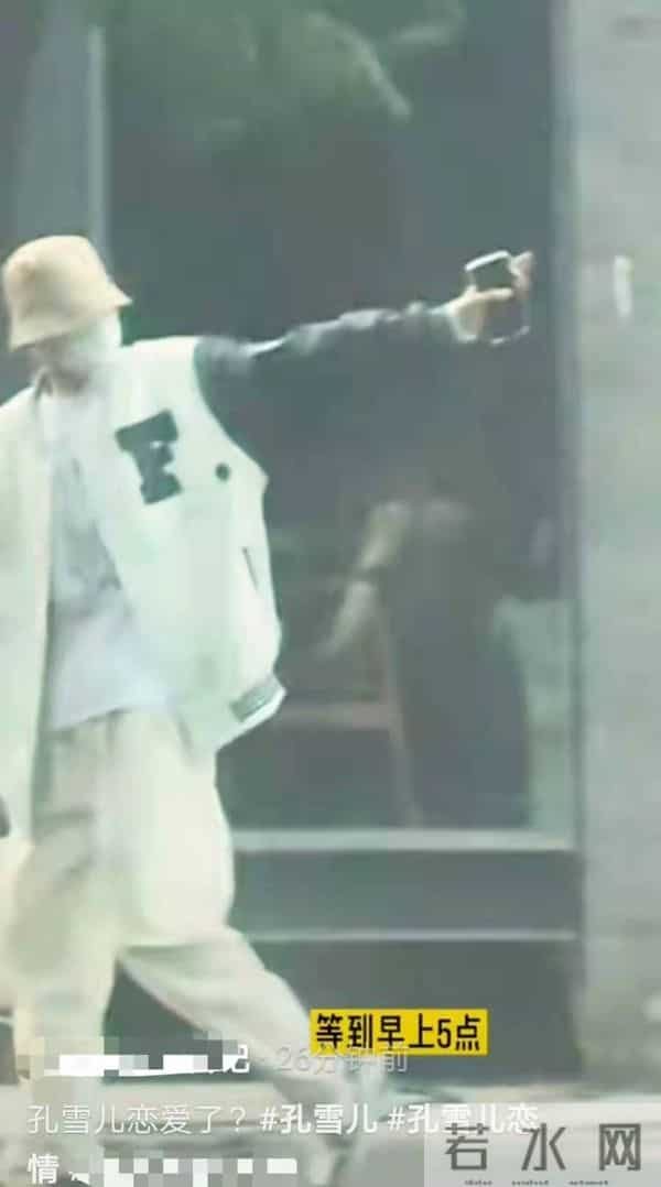 知名女星恋情疑曝光！酒吧通宵后同回住处，男方身份遭扒信息量大