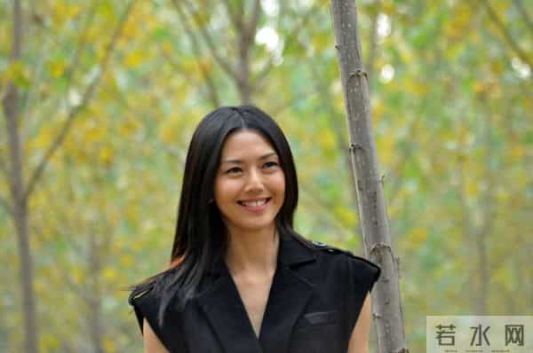 孙燕姿结婚6年首上综艺节目,韩红:邀请她太难,电话里几乎哽咽