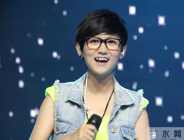 30岁快女冠军现状引热议，月薪8千租房住无人识，曾一年挥霍200万