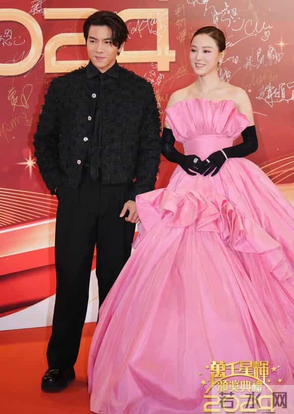 TVB颁奖礼：杨怡紧身礼服抢镜，陈自瑶好美，视后龚嘉欣造型翻车