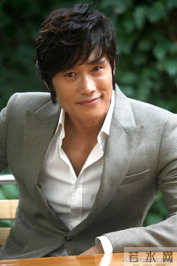 53岁李秉宪再当爸，41岁娇妻拼二胎，老公9年前被两女子拍照胁迫