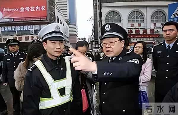 曾经的扫黑英雄文强,生命中的最后四小时,在看守所里辗转难眠