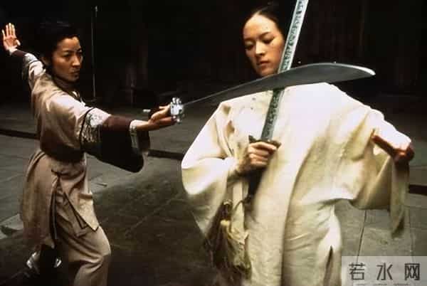 穿肚兜领奖，给成龙“接提子”，章子怡的上位史远比你想得更精彩