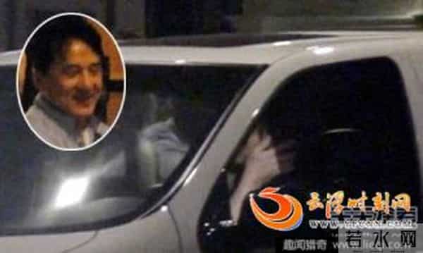 成龙父子竟因这个女人反目成仇