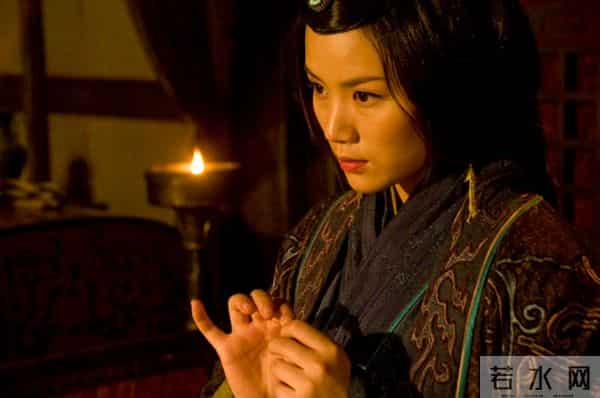 重温《新三国》时发现熟悉的身影,柔弱不能自理的“朱曼娘”