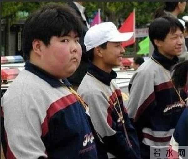 被全民恶搞的“网络小胖”现状:娶了美女经纪人,女儿都6岁了