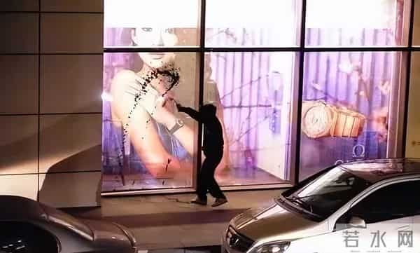 穿肚兜领奖，给成龙“接提子”，章子怡的上位史远比你想得更精彩