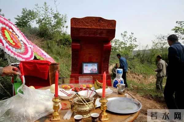 偷骨灰“配阴婚”，这不是阴间事，是人间世