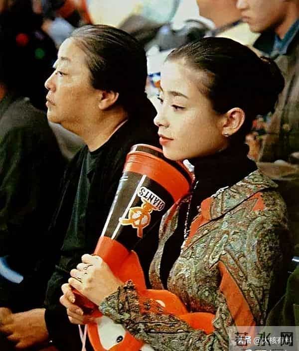 日本女神18岁“一脱成名”,身姿曼妙曲线优美,是被亲妈出卖