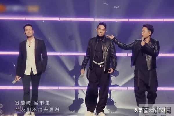 《披荆哥哥》首播，嫂子们组团秀恩爱，太太团12位成员颜值差异大