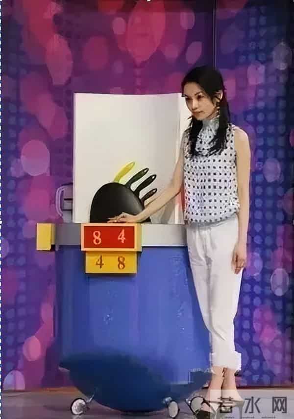 同样背靠京圈,把关晓彤、刘浩存和徐静蕾放在一起,差别就大了