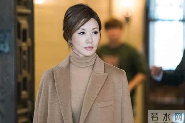 韩国情色片女演员,演技出众荣获影后,却为了金钱陷害张紫妍