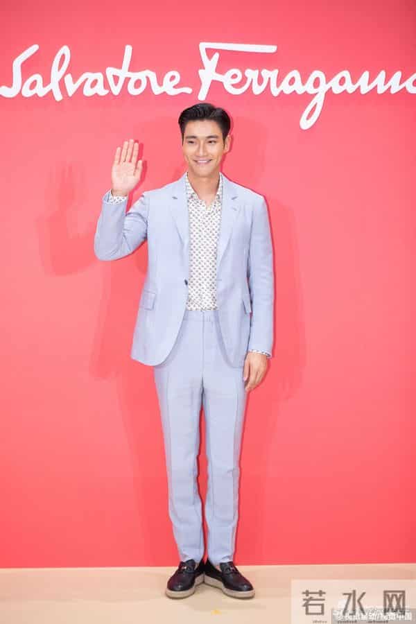 陈意涵生产后首亮相 穿吊带衫身材纤细