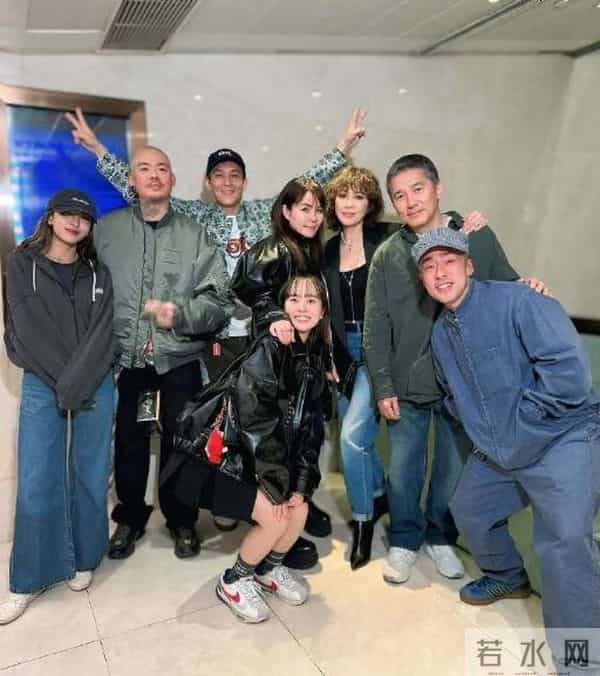 60岁刘嘉玲晒与梁朝伟、陈冠希合照,网友惊呼:梦回《无间道》!