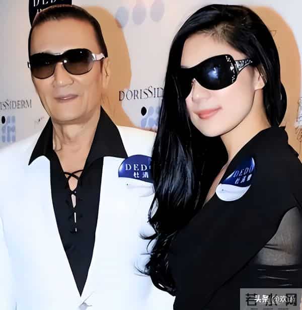 被谢贤养了12年，用青春换来2000万的Coco，已经走上了另一条道路