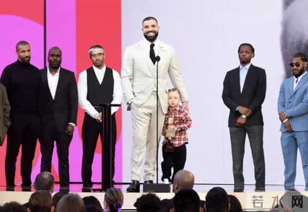 私生子,男明星银行卡的噩梦!l People