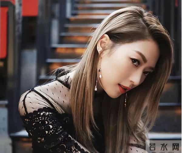 香港女星连诗雅,混乱情史背后藏着什么秘密?